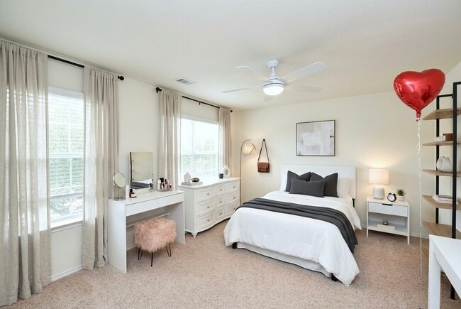 Photo - 7215 Ravenswood