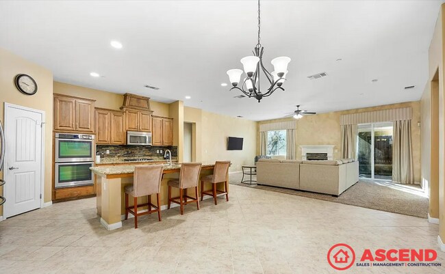 Photo - 5 Bedroom | 3 Bathroom House — Bakersfield (93314)