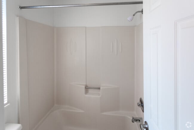 1BR, 1BA - 808 SF