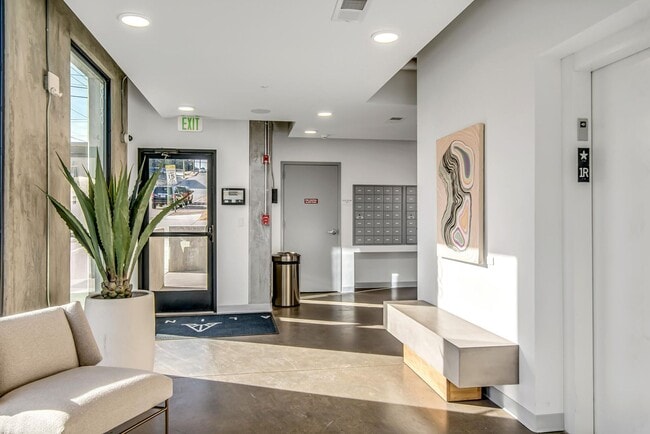 Photo - Stunning one bedroom unit in The Wedgewood section of town. Unidad 308