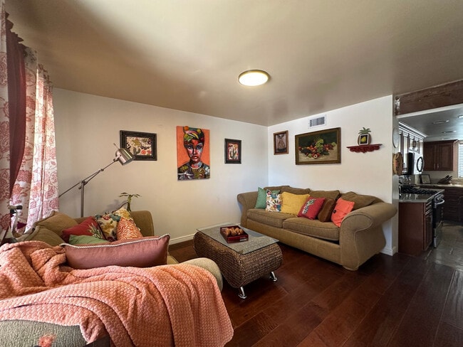 Building Photo - 2006 Jamaica Blvd N Unit ID1248114P Rental