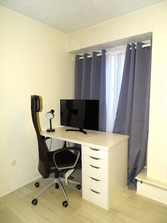4 Trowbridge Pl
