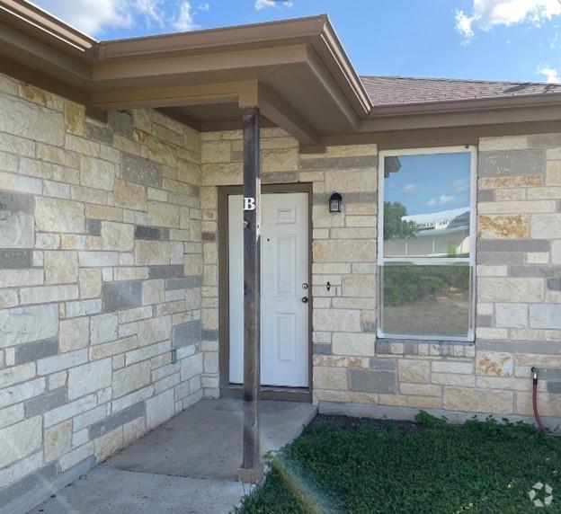Building Photo - 1375 Loop 332 Rental