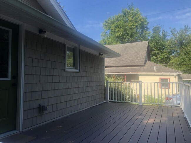 Photo - 321 E University St
