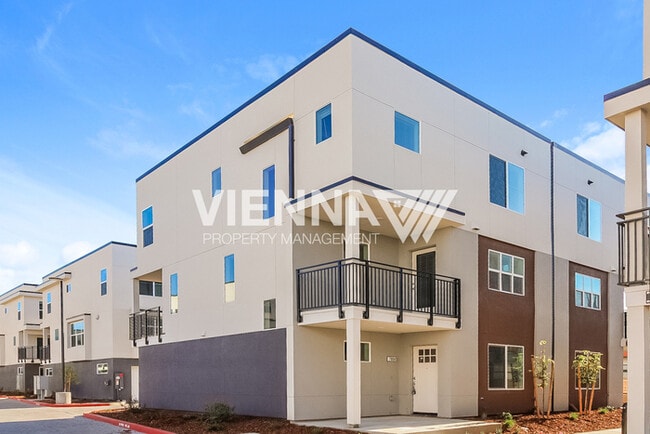 Building Photo - 7994 Quiet Knolls Dr Rental