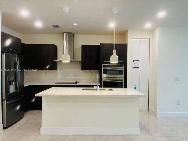 Photo - 6667 NW 102nd Path