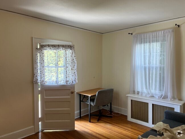 Building Photo - 32 Edgewood Ave Unit #4 Rental