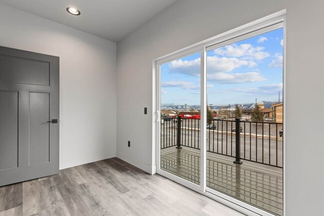 Photo - 204 Fletching Way Unit B