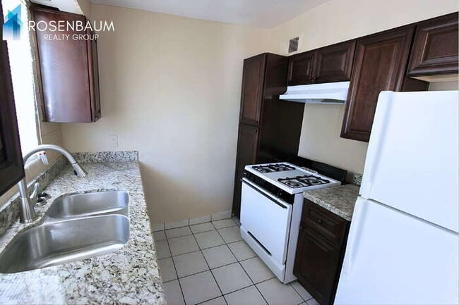 Photo - 565 S Hobson Unit 4