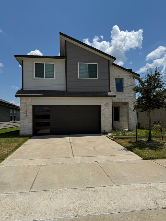 Building Photo - 1218 Amistad Loop Rental