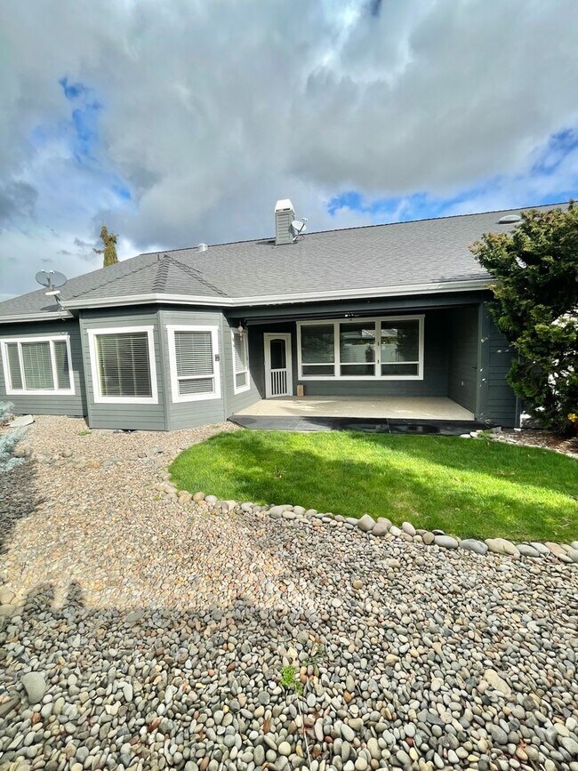 94 Skyhawk Dr
