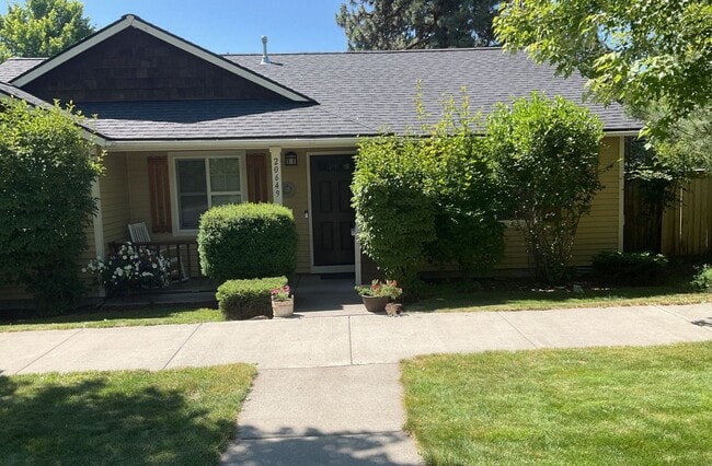 Building Photo - Single level home in Foxborough!