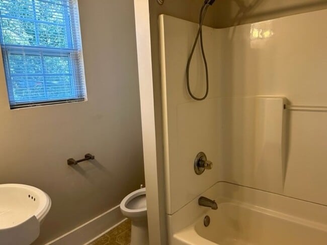 Photo - 4 bedroom, 3 bath 1,668 sf single family home located in Norfolk near ODU and Sentara Norfolk Gen...