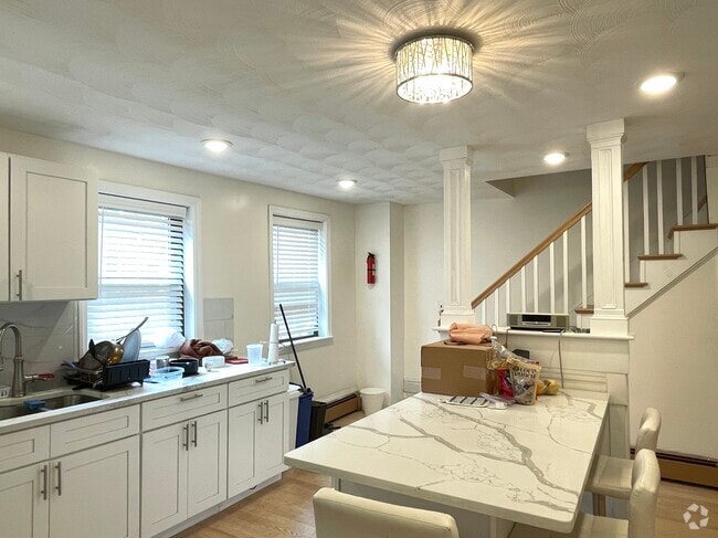 Building Photo - 37 Oak St Rental