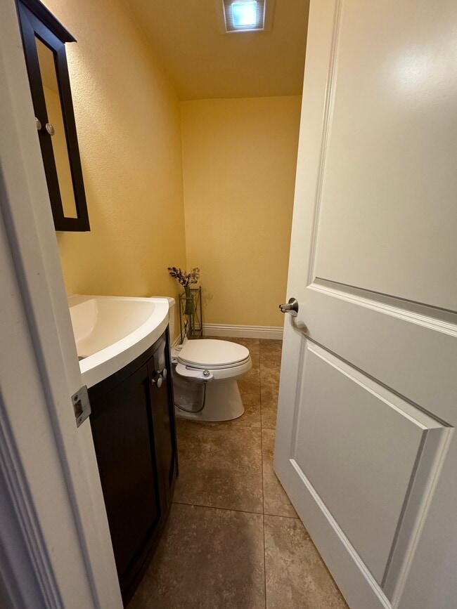 Building Photo - 6003 Prospect Rd