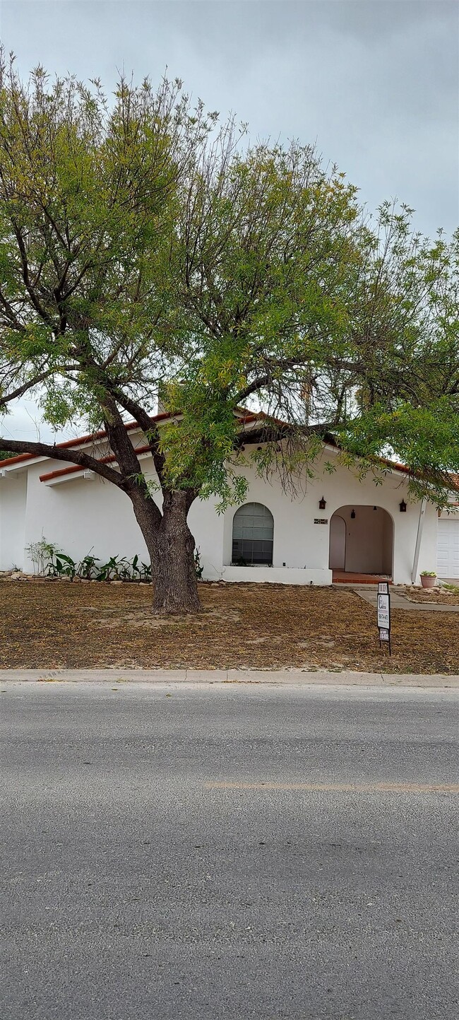 Building Photo - 2409 N Main St Rental