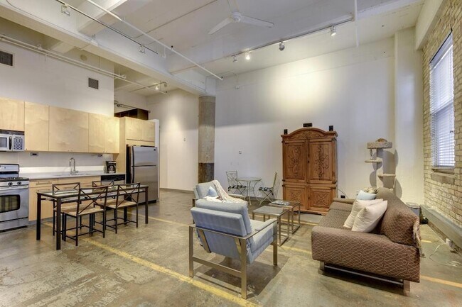 Photo - 700 N Washington Ave