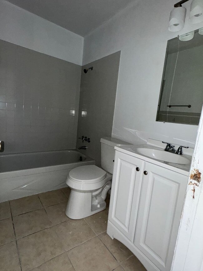 Photo - 1749 SW 12th- AVAILABLE NOW!!