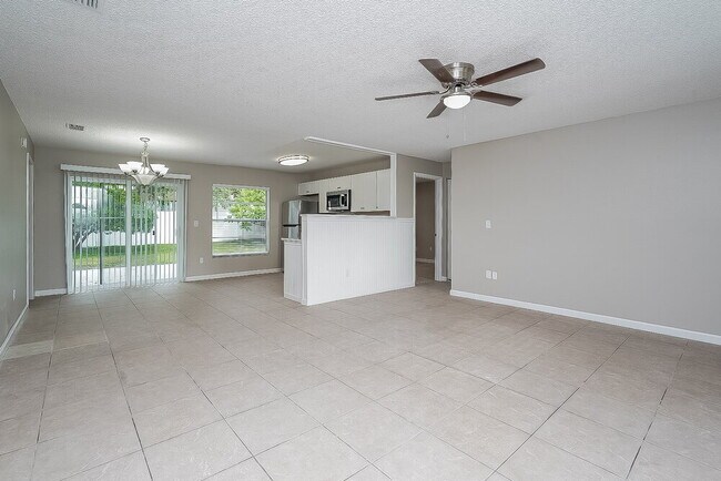 Photo - 1070 Bridlewood Way