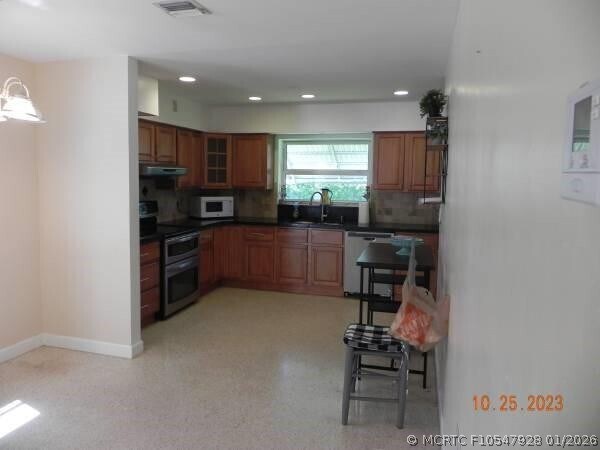 Photo - 819 N Highland Dr