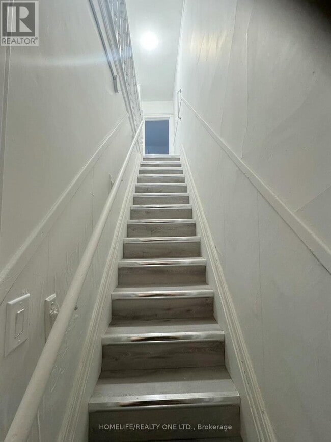 Photo - 1067 Dovercourt Rd