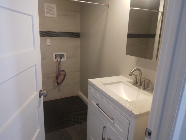 Photo - 3331 Dickens St