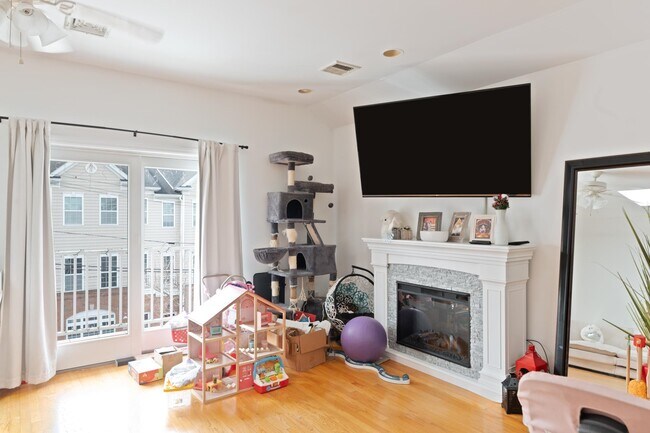 Photo - 260 Custer Ave Unit 2