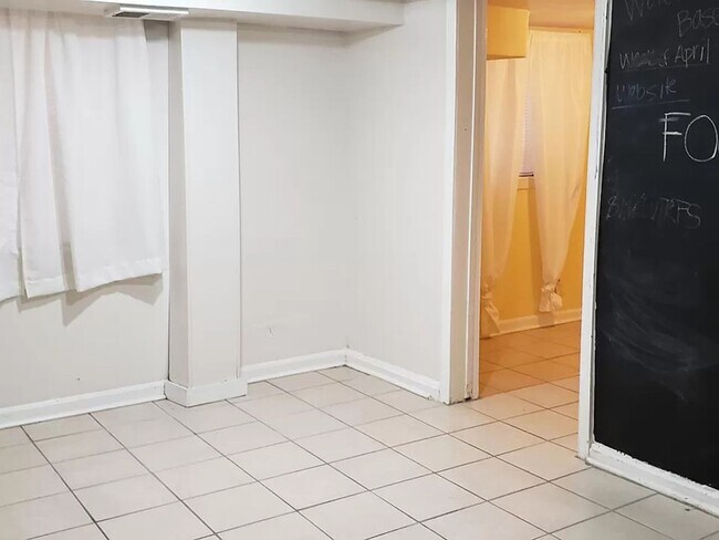 Photo - 80 Seaton Pl NW