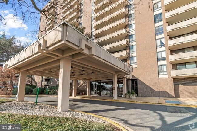 Building Photo - 1800 Old Meadow Rd Unit 817 Rental