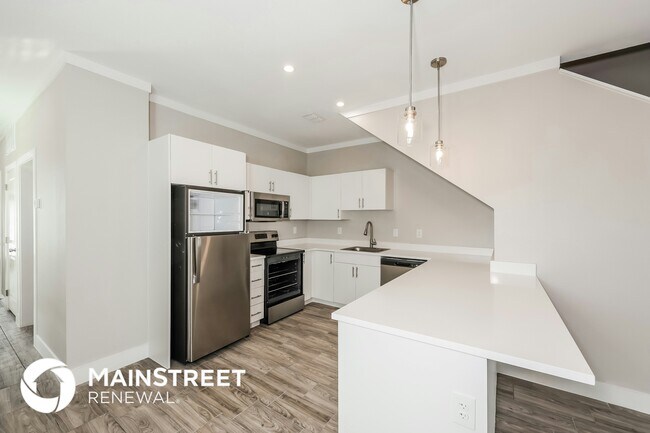 Photo - 1244 Lonsdale Ave