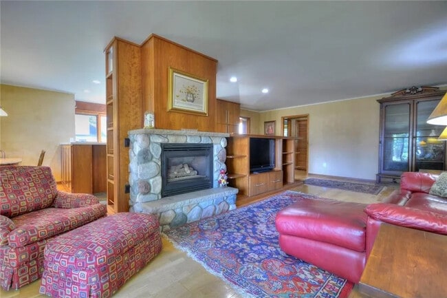 Shared living room - 415 12th Ave E Unit Main Level Private Room 1