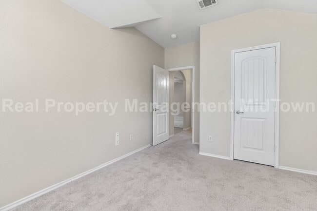 Photo - 2035 Karsen Ln
