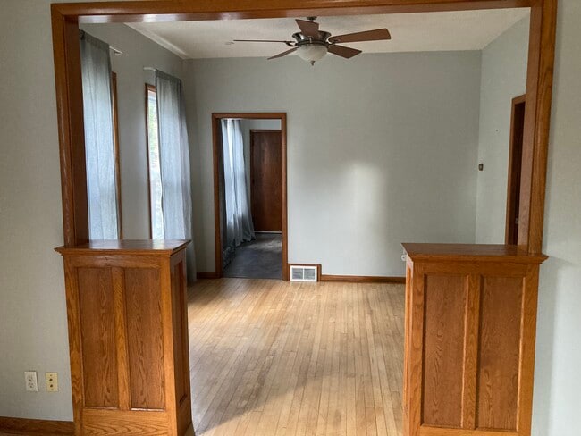 Photo - 712 6th St NE Unit Lower