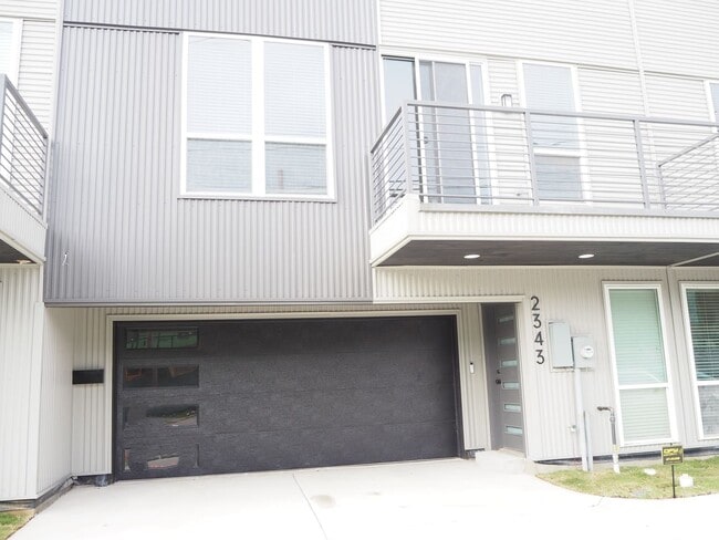 Building Photo - 2349 N Carroll-