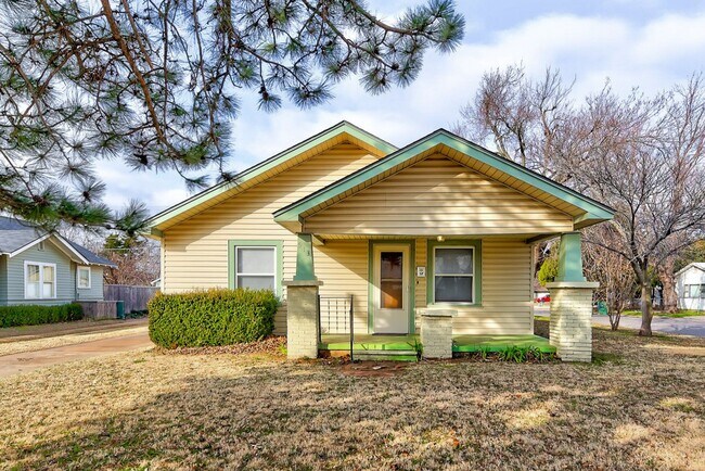 Building Photo - 913 N Boulevard Street