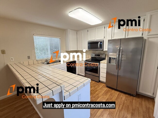 Building Photo - 974 Signal Ct