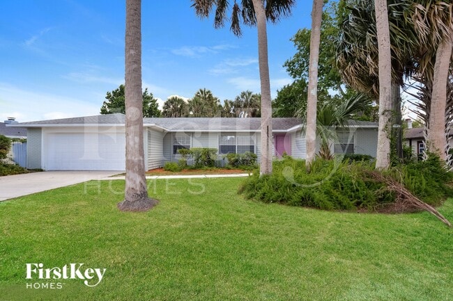 Building Photo - 833 Pine Forest Trail W