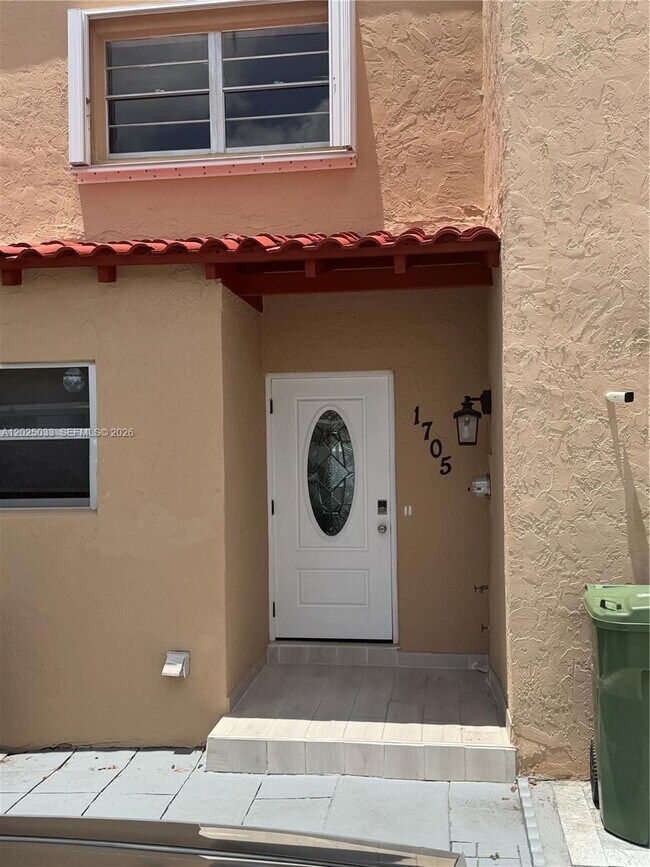 Photo - 1705 W 57th St