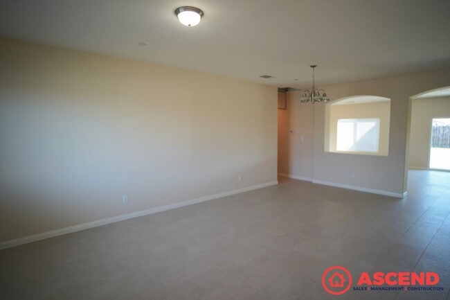 Photo - Charming 3 Bed / 2 Bath Home with Garage in Bakersfield!