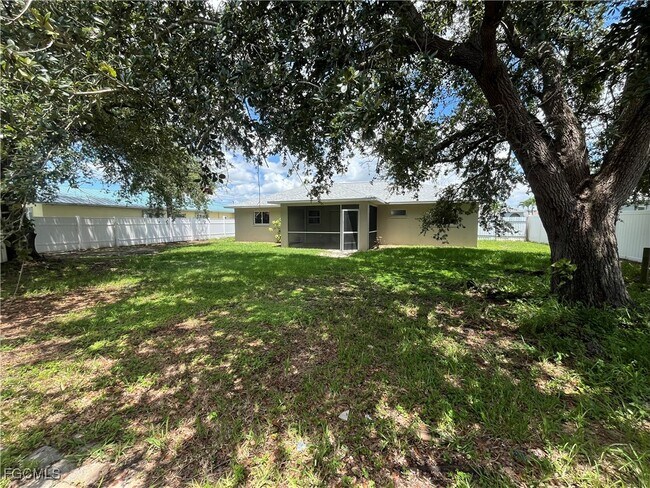 Photo - 404 SE 19th Ln