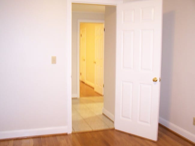 Photo - 47 Quaker Ln S Unit 2