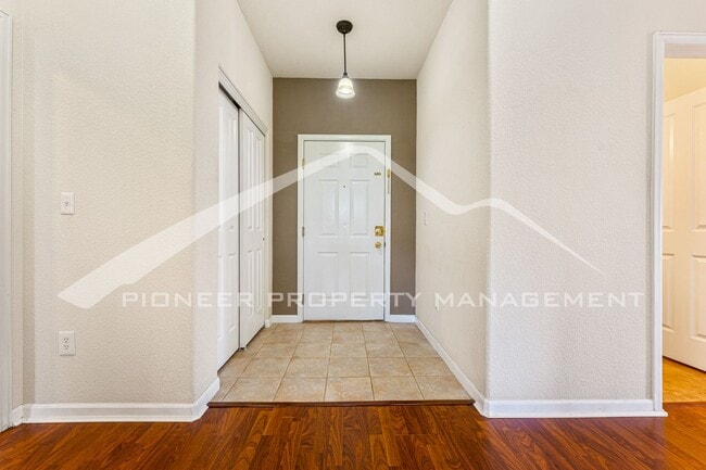Photo - Charming condo with Central AC and 1 Car G... Unidad 201