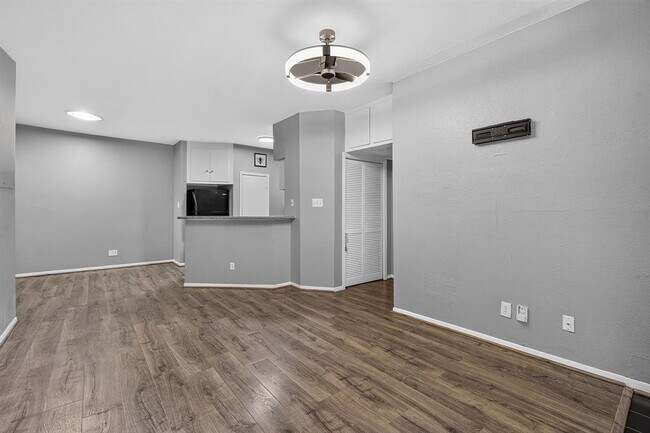 Photo - 2450 Wickersham Ln Unit 704