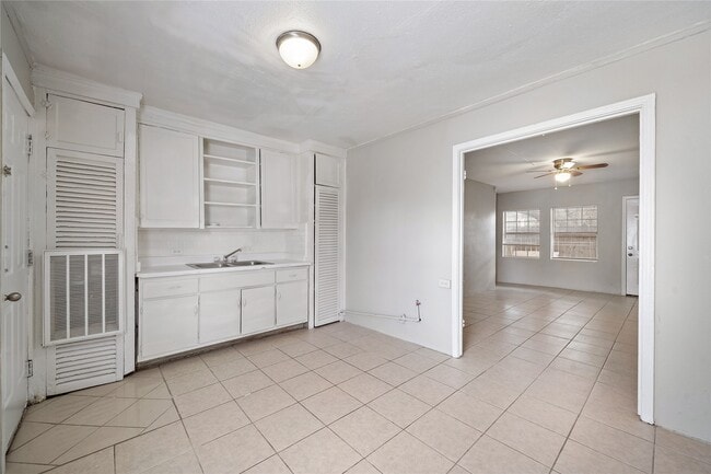 Building Photo - 806 3rd Ave N Unit 10