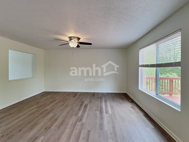 2237 Antoinette Way