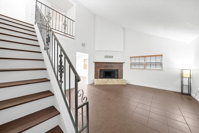 Photo - 635 Walston Ln