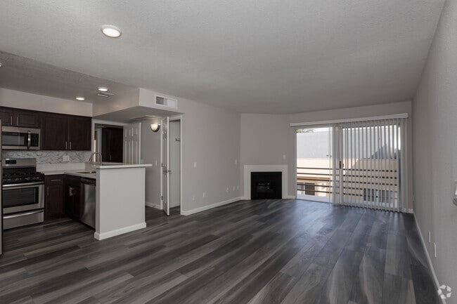 2BR, 2BA - 860 SF
