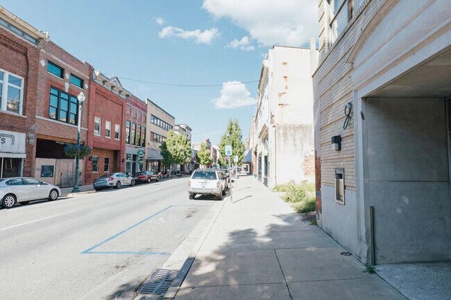 202 E Main St Unit SI ID1397961P