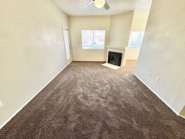 Photo - **BEAUTIFUL 3 BEDROOM, 2 BATHROOM DOWNSTAI...