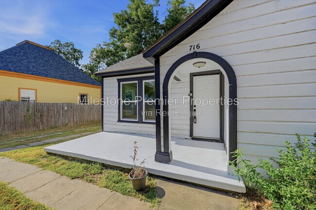 716 W Heron St
